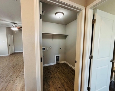 1303 Bear Peak Ln - Photo Thumbnail 3