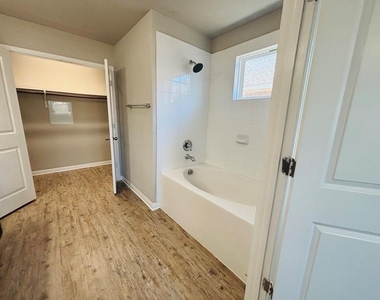 1303 Bear Peak Ln - Photo Thumbnail 5