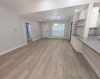 9705 Marlborough Dr - Photo Thumbnail 7