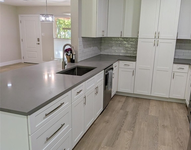 9705 Marlborough Dr - Photo Thumbnail 6