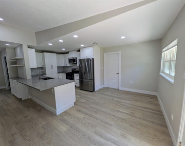 9705 Marlborough Dr - Photo Thumbnail 5