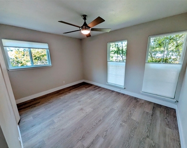 9705 Marlborough Dr - Photo Thumbnail 16
