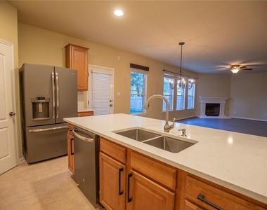 3806 Juniper Hills St - Photo Thumbnail 4