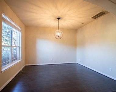 3806 Juniper Hills St - Photo Thumbnail 5