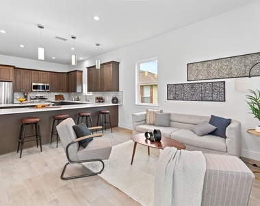 344 Colovista Pkwy - Photo Thumbnail 2