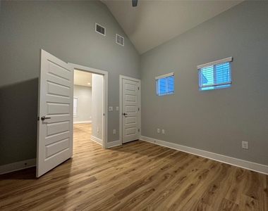 6014 Fairway St - Photo Thumbnail 4