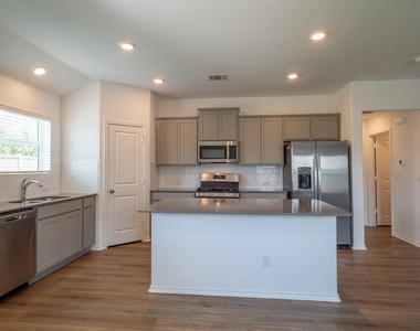 702 Silver Springs Bnd - Photo Thumbnail 23