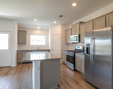702 Silver Springs Bnd - Photo Thumbnail 21