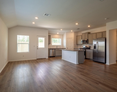 702 Silver Springs Bnd - Photo Thumbnail 27