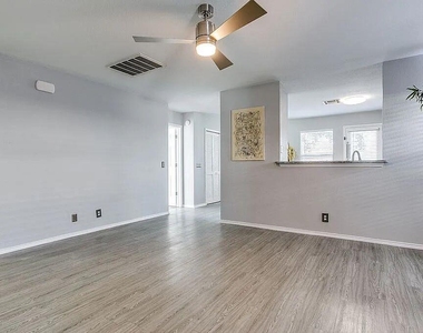 1200 Kenneys Way - Photo Thumbnail 8