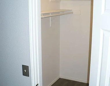 1200 Kenneys Way - Photo Thumbnail 16