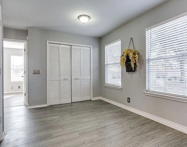 1200 Kenneys Way - Photo Thumbnail 11