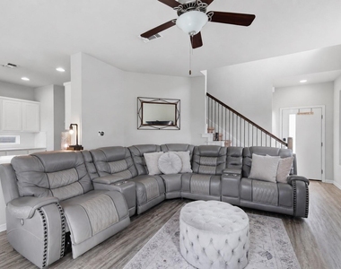 10005 Dalliance Ln - Photo Thumbnail 4