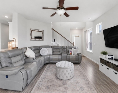 10005 Dalliance Ln - Photo Thumbnail 5