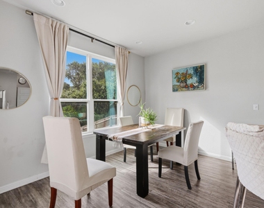 10005 Dalliance Ln - Photo Thumbnail 6