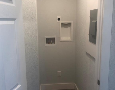 10310 Gail Rd - Photo Thumbnail 11