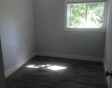 10310 Gail Rd - Photo Thumbnail 8