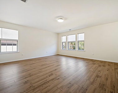 11112 Chatam Berry Ln - Photo Thumbnail 13