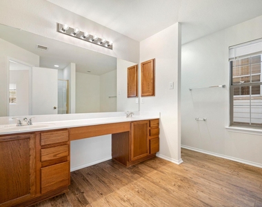 11112 Chatam Berry Ln - Photo Thumbnail 15