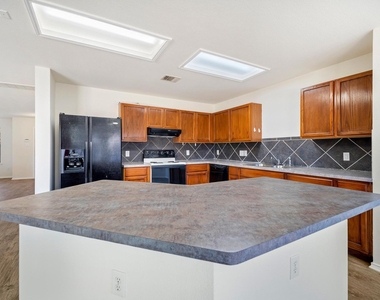 11112 Chatam Berry Ln - Photo Thumbnail 8