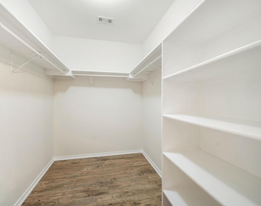 11112 Chatam Berry Ln - Photo Thumbnail 17