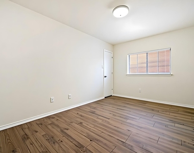 11112 Chatam Berry Ln - Photo Thumbnail 23