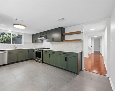 2609 Monarch Dr - Photo Thumbnail 5