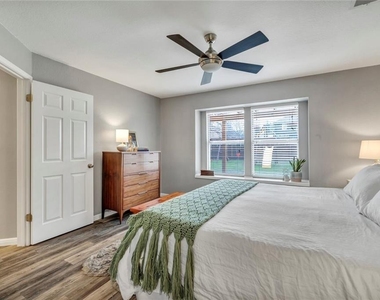 1808 Sylvia Ln - Photo Thumbnail 11