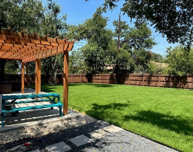1808 Sylvia Ln - Photo Thumbnail 24