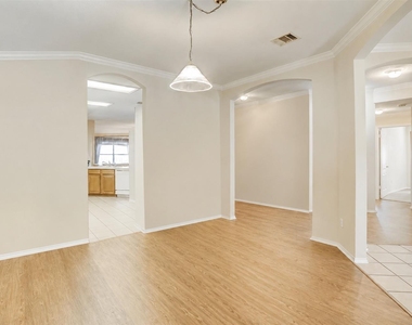 2100 Mir Woods Dr - Photo Thumbnail 2