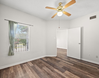 12166 Metric Blvd - Photo Thumbnail 13
