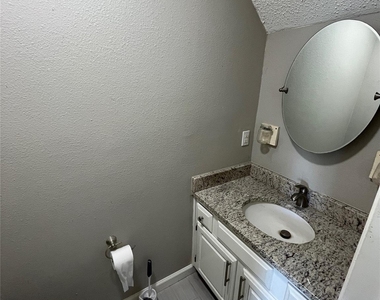 112 Hillside Cv - Photo Thumbnail 5
