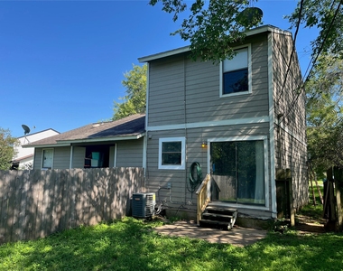 112 Hillside Cv - Photo Thumbnail 9