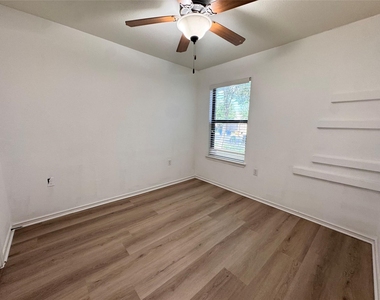 9000 Stambourne St - Photo Thumbnail 11