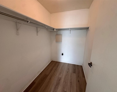 9000 Stambourne St - Photo Thumbnail 6