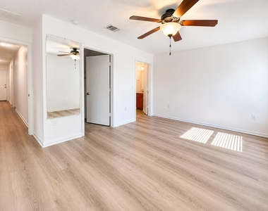 9000 Stambourne St - Photo Thumbnail 4