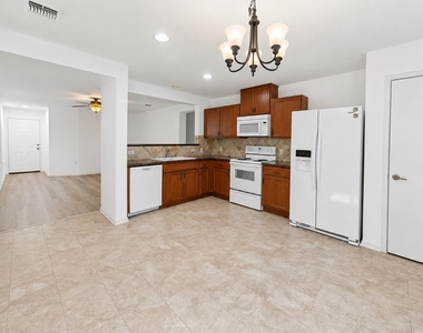 9000 Stambourne St - Photo Thumbnail 3