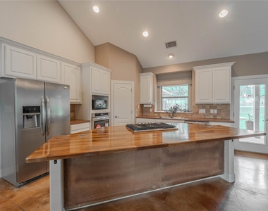19013 Venture Dr - Photo Thumbnail 5