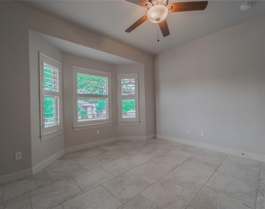 19013 Venture Dr - Photo Thumbnail 11
