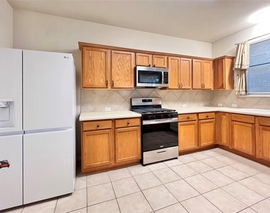 1103 Apollo Ln - Photo Thumbnail 23