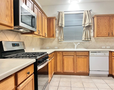 1103 Apollo Ln - Photo Thumbnail 8