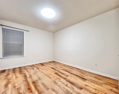 1103 Apollo Ln - Photo Thumbnail 22