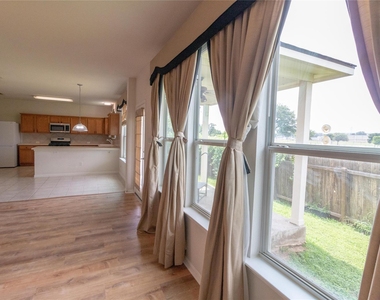 1103 Apollo Ln - Photo Thumbnail 13