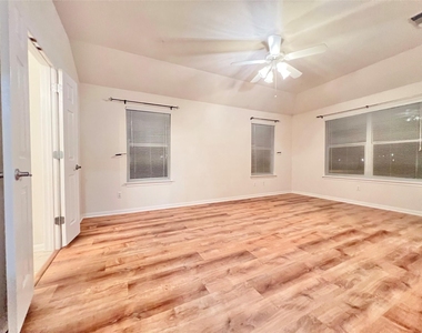 1103 Apollo Ln - Photo Thumbnail 16