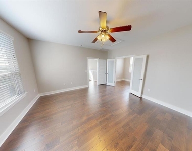 2021 Geniveive Ln - Photo Thumbnail 21
