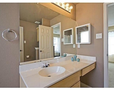 15301 Ora Ln - Photo Thumbnail 5
