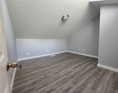2815 Rio Grande St - Photo Thumbnail 8