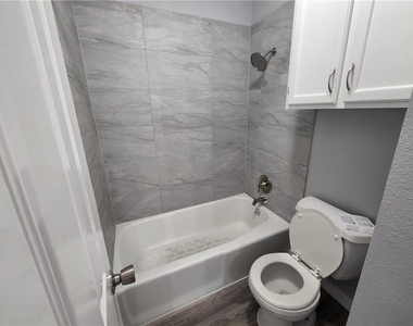 2815 Rio Grande St - Photo Thumbnail 4