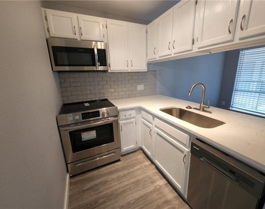2815 Rio Grande St - Photo Thumbnail 2