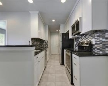 9802 Hundred Oaks Cir - Photo Thumbnail 7